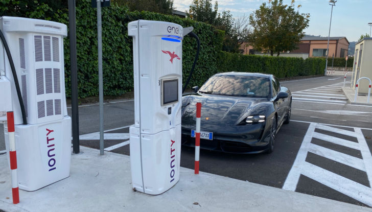 Taycan, la Porsche elettrica ideale per i suoi clienti! - Foto 9 di 12