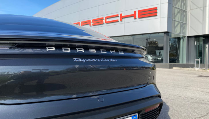 Taycan, la Porsche elettrica ideale per i suoi clienti! - Foto 4 di 12