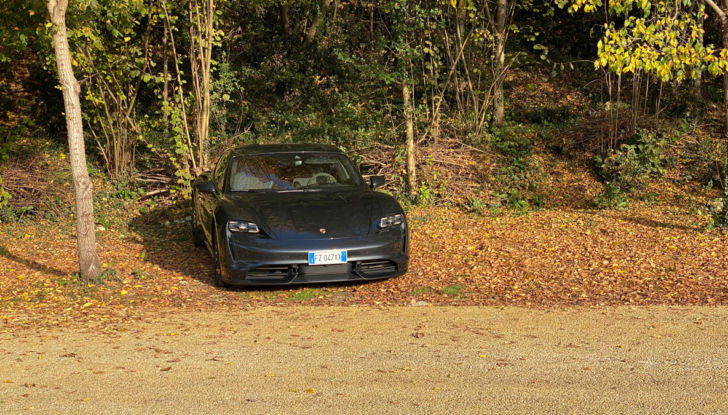 Taycan, la Porsche elettrica ideale per i suoi clienti! - Foto 3 di 12