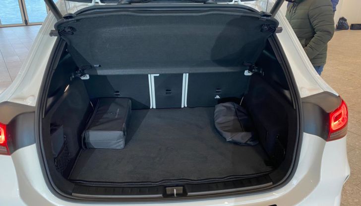 Mercedes EQA: il cugino elettrico della GLA parte da 50.190 Euro e beneficia degli incentivi statali - Foto 3 di 18