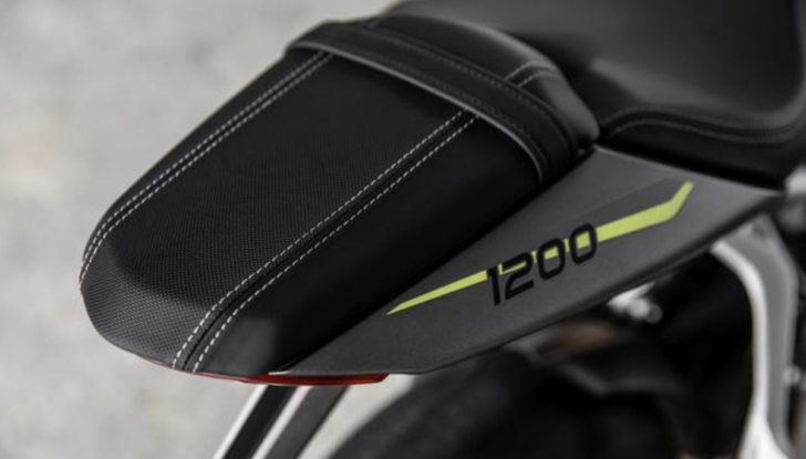 Triumph Speed Triple 1200 RS: le novità della versione 2021 - Foto 7 di 25