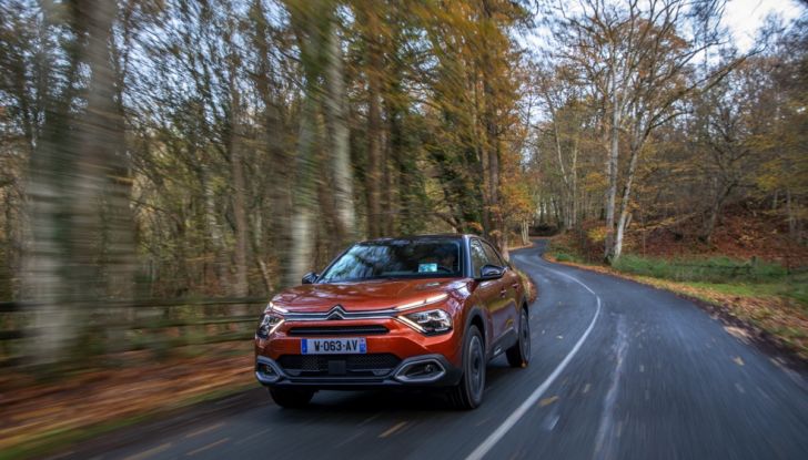 [VIDEO] Prova su strada nuova Citroën C4, il comfort dal benzina al 100% elettrico - Foto 22 di 40
