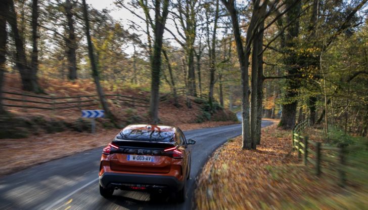 [VIDEO] Prova su strada nuova Citroën C4, il comfort dal benzina al 100% elettrico - Foto 23 di 40