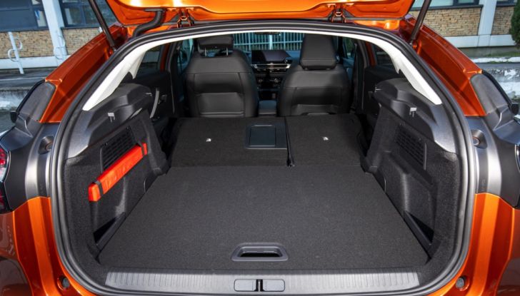 [VIDEO] Prova su strada nuova Citroën C4, il comfort dal benzina al 100% elettrico - Foto 30 di 40