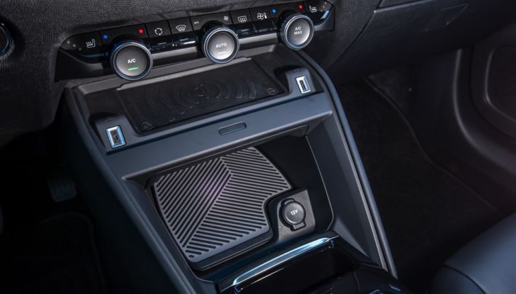 [VIDEO] Prova su strada nuova Citroën C4, il comfort dal benzina al 100% elettrico - Foto 32 di 40