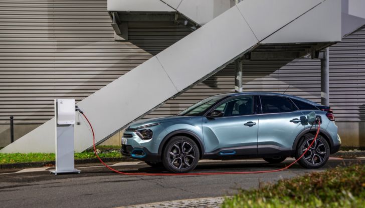 [VIDEO] Prova su strada nuova Citroën C4, il comfort dal benzina al 100% elettrico - Foto 39 di 40