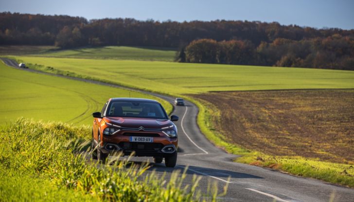 [VIDEO] Prova su strada nuova Citroën C4, il comfort dal benzina al 100% elettrico - Foto 15 di 40