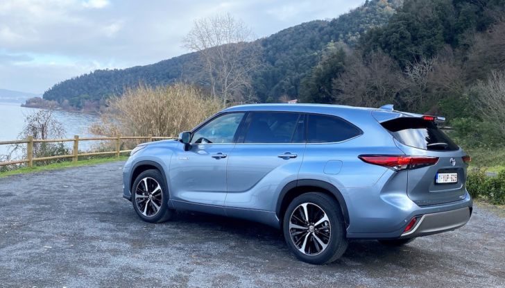 Toyota Highlander: la prova su strada del SUV premium giapponese - Foto 14 di 24