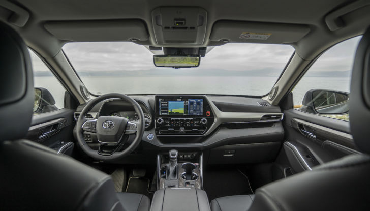 Toyota Highlander: la prova su strada del SUV premium giapponese - Foto 8 di 24