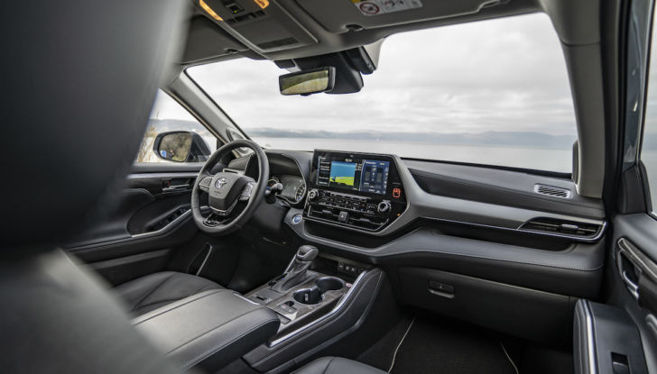 Toyota Highlander: la prova su strada del SUV premium giapponese - Foto 15 di 24