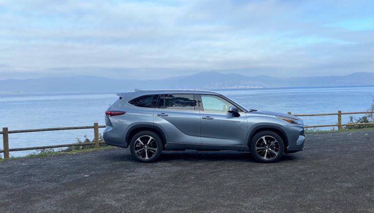 Toyota Highlander: la prova su strada del SUV premium giapponese - Foto 11 di 24