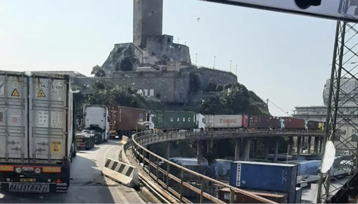 Telepass presenta il nuovo “telepass sat”, la soluzione all-in-one dedicata ai mezzi pesanti - Foto 21 di 23