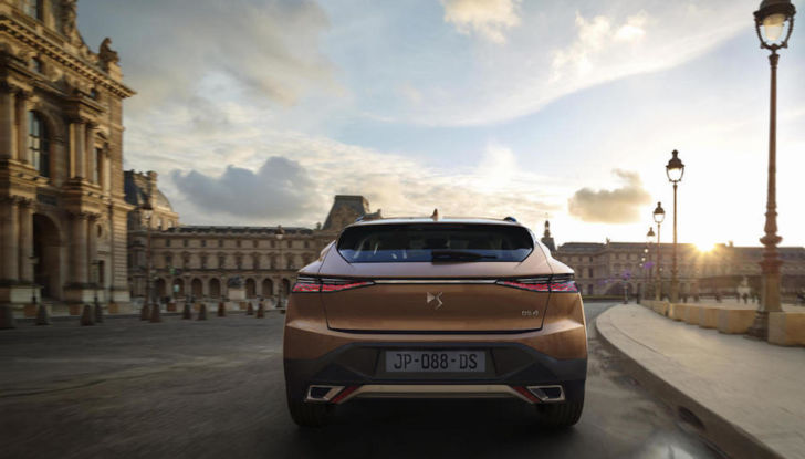 DS 4: SUV o berlina? L’uscita è prevista a fine anno - Foto 10 di 12