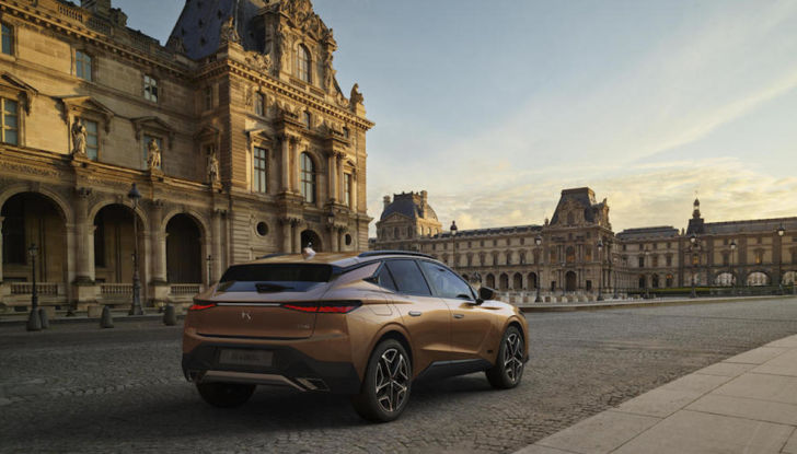 DS 4: SUV o berlina? L’uscita è prevista a fine anno - Foto 2 di 12