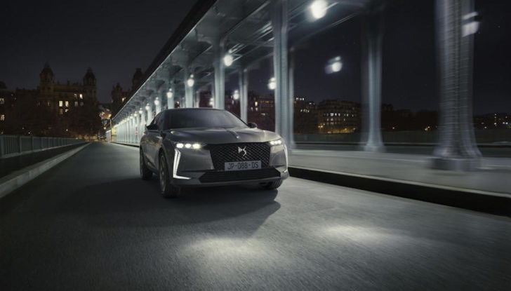 DS 4: SUV o berlina? L’uscita è prevista a fine anno - Foto 8 di 12