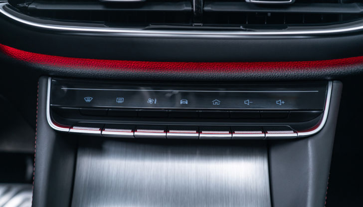 MG EHS Plug-in Hybrid 2021: caratteristiche e prezzi - Foto 23 di 39