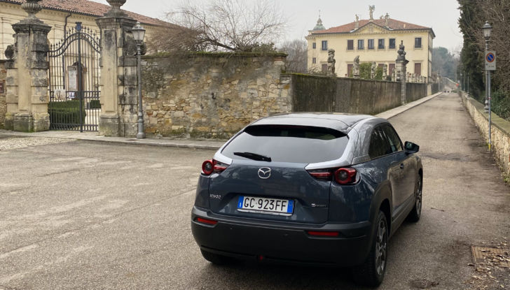 Mazda MX-30: la versione ibrida plug-in in arrivo per fine anno - Foto 14 di 17