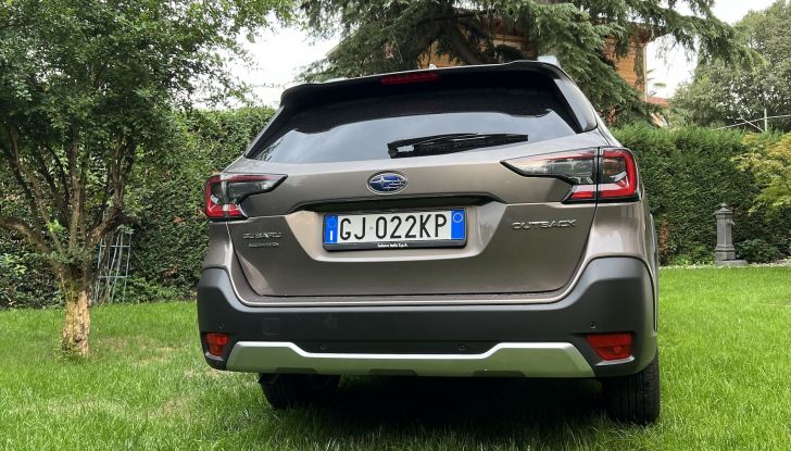 Subaru Outback 2023: prova su strada del rinnovato SUV giapponese - Foto 18 di 25