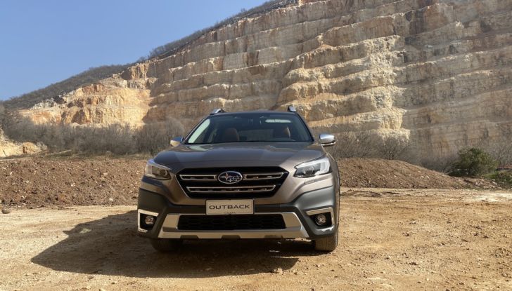Subaru Outback 2023: prova su strada del rinnovato SUV giapponese - Foto 6 di 25