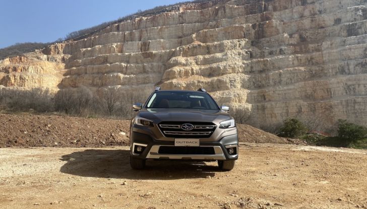 Subaru Outback 2023: prova su strada del rinnovato SUV giapponese - Foto 5 di 25