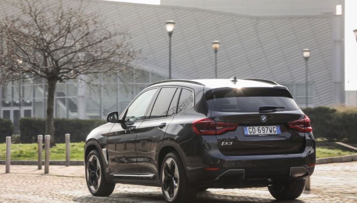 [VIDEO] Prova su strada BMW iX3 2021, il SUV elettrico: caratteristiche, prezzi e consumi - Foto 19 di 36
