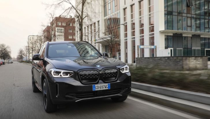 [VIDEO] Prova su strada BMW iX3 2021, il SUV elettrico: caratteristiche, prezzi e consumi - Foto 6 di 36