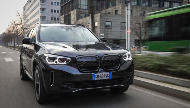 [VIDEO] Prova su strada BMW iX3 2021, il SUV elettrico: caratteristiche, prezzi e consumi - Foto 15 di 36