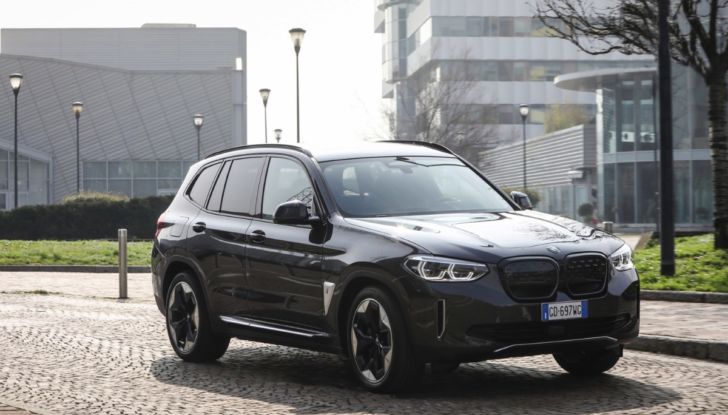 [VIDEO] Prova su strada BMW iX3 2021, il SUV elettrico: caratteristiche, prezzi e consumi - Foto 16 di 36
