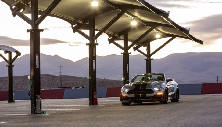 Ford Shelby Super Snake Speedster: 836 CV di godimento - Foto 1 di 13