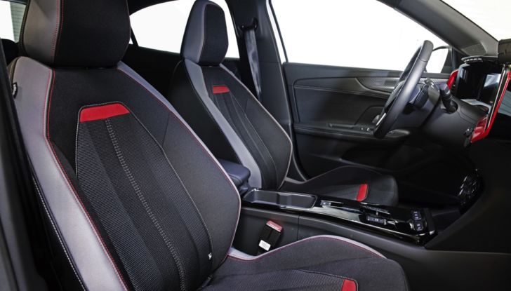 [VIDEO] Prova su strada nuova Opel Mokka 2021: Tutta nuova a benzina, Diesel ed elettrica! - Foto 17 di 31