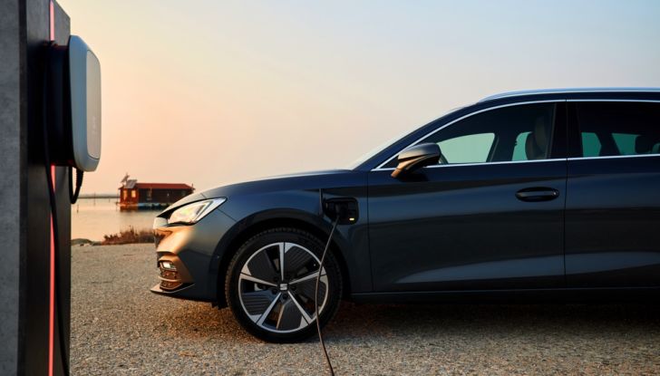 [VIDEO] Prova Seat Leon Sportstourer 2021: Il Plug-In Hybrid veloce ed ecologico con 204 CV - Foto 12 di 38