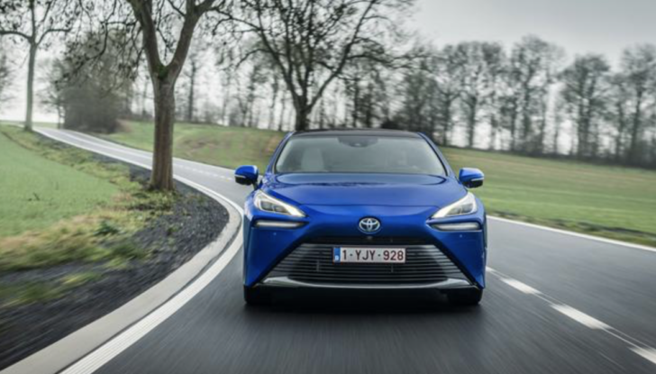 Toyota Mirai 2021: la berlina a idrogeno arriva a fine marzo da 66.000 Euro - Foto 11 di 27