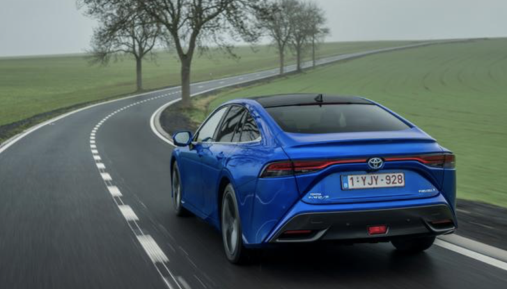 Toyota Mirai 2021: la berlina a idrogeno arriva a fine marzo da 66.000 Euro - Foto 13 di 27