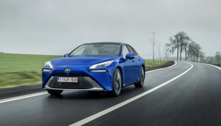 Toyota Mirai 2021: la berlina a idrogeno arriva a fine marzo da 66.000 Euro - Foto 17 di 27