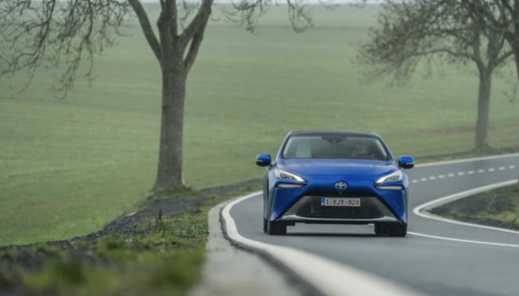 Toyota Mirai 2021: la berlina a idrogeno arriva a fine marzo da 66.000 Euro - Foto 18 di 27