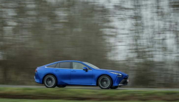 Toyota Mirai 2021: la berlina a idrogeno arriva a fine marzo da 66.000 Euro - Foto 20 di 27