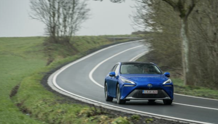 Toyota Mirai 2021: la berlina a idrogeno arriva a fine marzo da 66.000 Euro - Foto 21 di 27