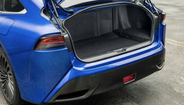 Toyota Mirai 2021: la berlina a idrogeno arriva a fine marzo da 66.000 Euro - Foto 26 di 27