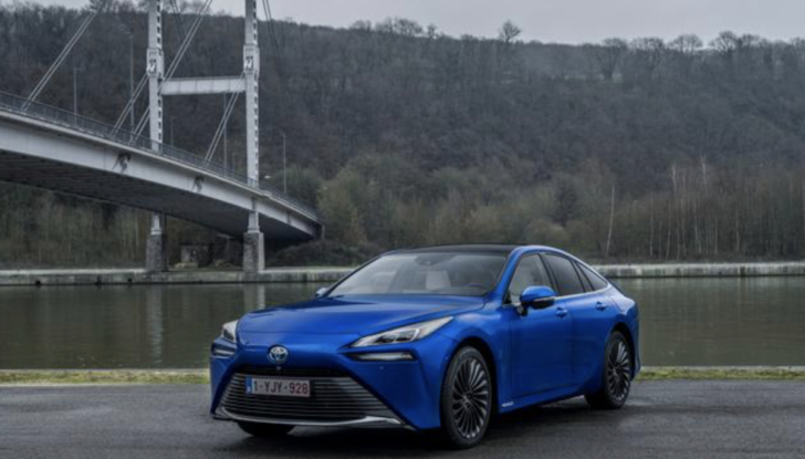 Toyota Mirai 2021: la berlina a idrogeno arriva a fine marzo da 66.000 Euro - Foto 4 di 27