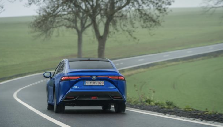 Toyota Mirai 2021: la berlina a idrogeno arriva a fine marzo da 66.000 Euro - Foto 7 di 27