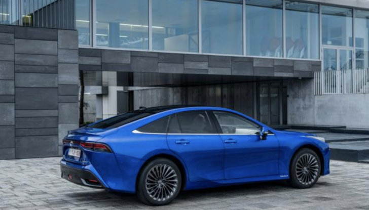 Toyota Mirai 2021: la berlina a idrogeno arriva a fine marzo da 66.000 Euro - Foto 8 di 27