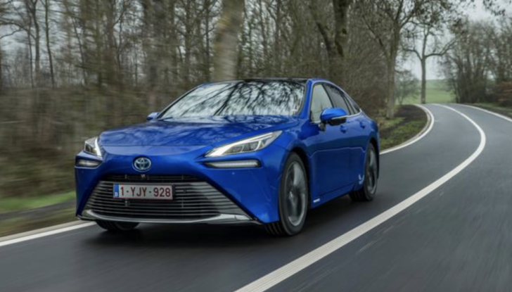 Toyota Mirai 2021: la berlina a idrogeno arriva a fine marzo da 66.000 Euro - Foto 9 di 27