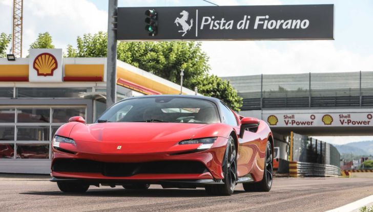 Ferrari SF90 Stradale Leclerc Sainz Imola