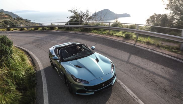 [VIDEO] Prova su strada Ferrari Portofino M, tutto il piacere di un V8 da 620 CV - Foto 13 di 42