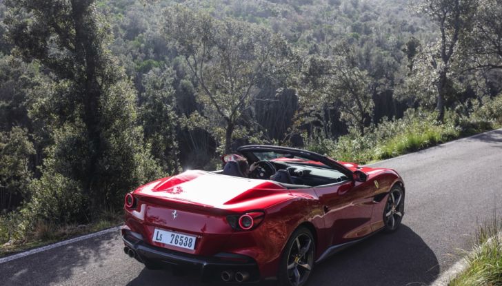 [VIDEO] Prova su strada Ferrari Portofino M, tutto il piacere di un V8 da 620 CV - Foto 25 di 42