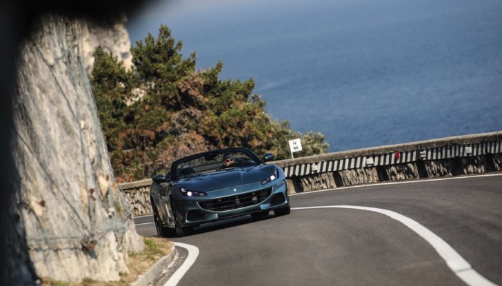 [VIDEO] Prova su strada Ferrari Portofino M, tutto il piacere di un V8 da 620 CV - Foto 29 di 42
