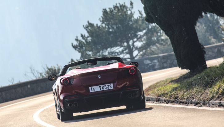 [VIDEO] Prova su strada Ferrari Portofino M, tutto il piacere di un V8 da 620 CV - Foto 34 di 42