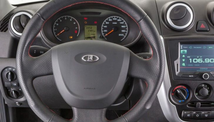 Lada Granta, il camper low cost made in Russia - Foto 7 di 8