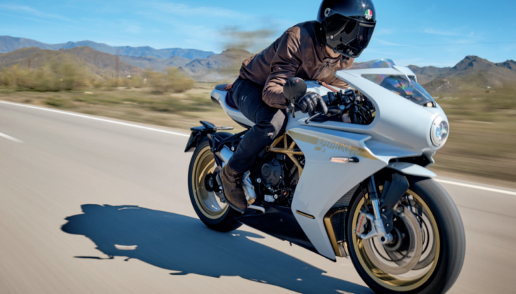 MV Agusta Superveloce e Superveloce S 2021: i due lati della medaglia - Foto 23 di 33