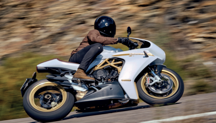 MV Agusta Superveloce e Superveloce S 2021: i due lati della medaglia - Foto 27 di 33